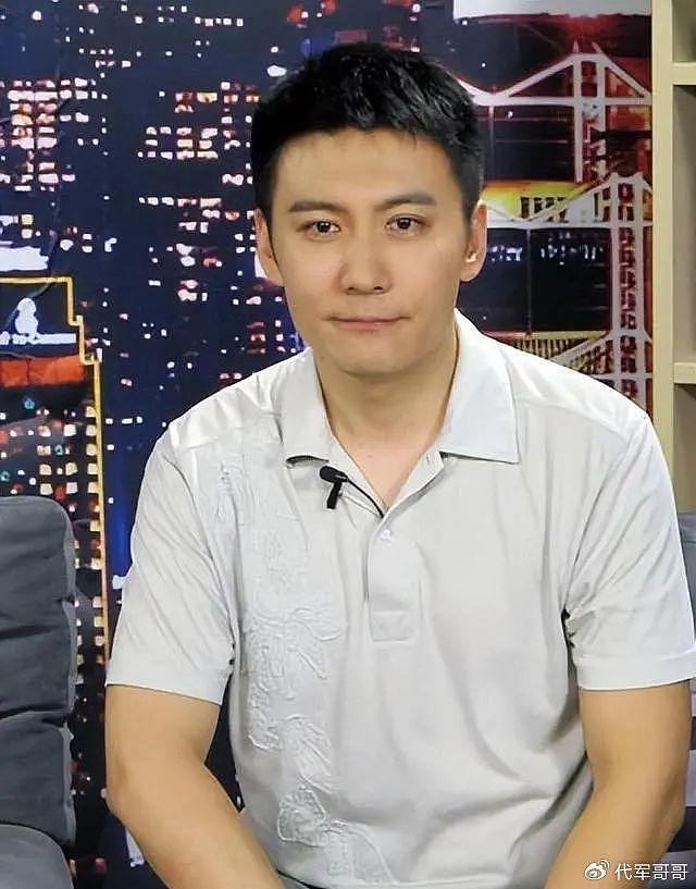 他是最干净的男演员，和妻子姐弟恋，恩爱20年，一家三口其乐融融 - 3