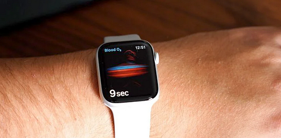 报告：供应商正为苹果Apple Watch Series 8开发血糖监测组件 - 1