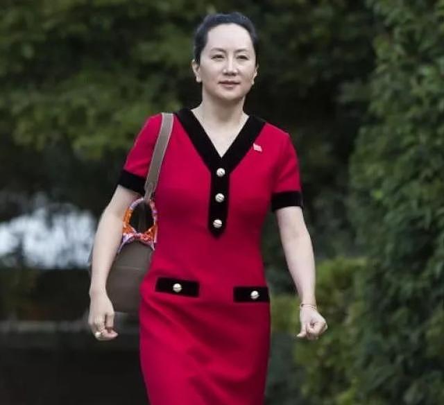 刘晓棕与前妻参加儿子成人礼，儿子衣服超15万，前妻神似孟晚舟 - 3