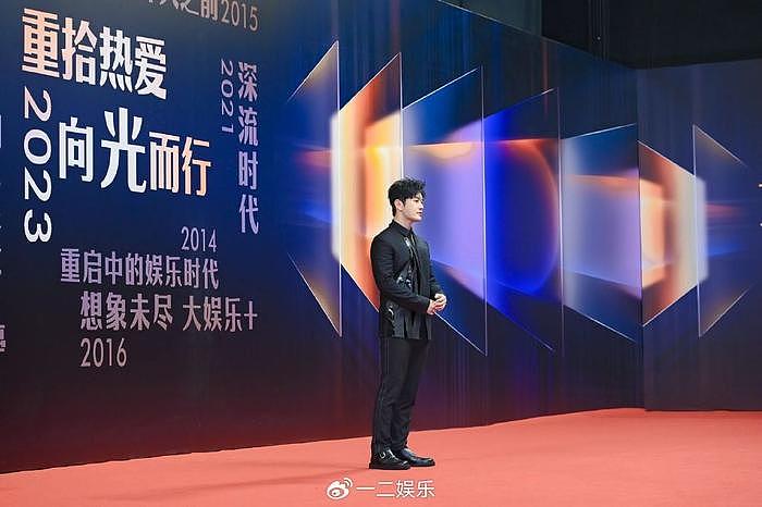 黄晓明获白皮书年度电视剧男演员荣誉，盛典现场谈及儿子超幸福 - 2