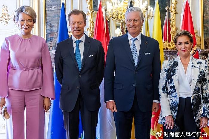 比利时王后陪同卢森堡大公夫人惊艳了！粉色斗篷套装超美，好嫩啊 - 3