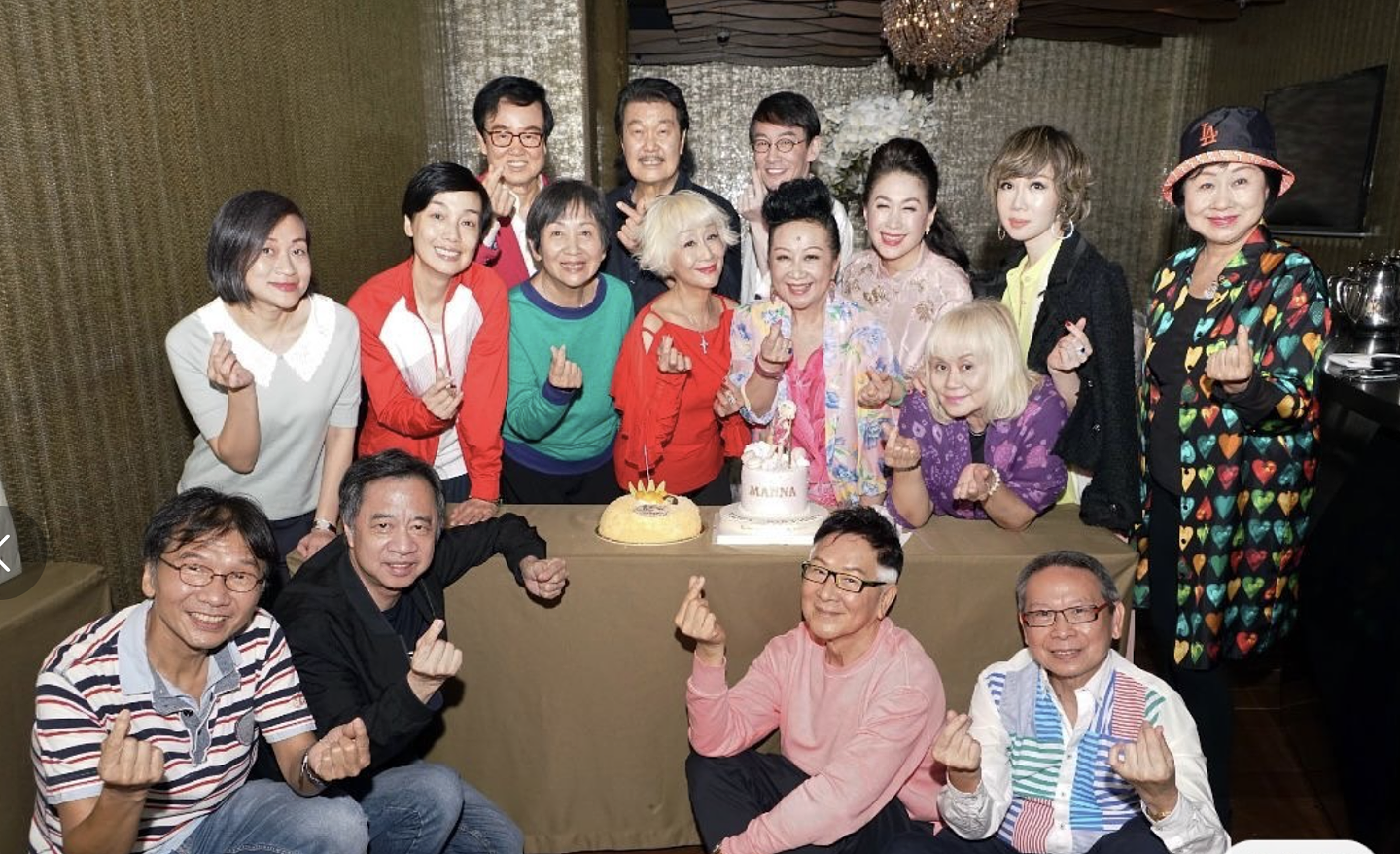 陈曼娜办派对庆祝70大寿，89岁胡枫精心打扮出席，活力十足成活宝 - 6
