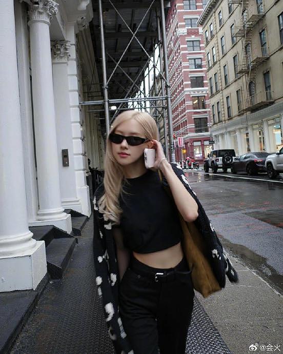 朴彩英晒了与Jennie在纽约逛街的照片，漂亮女孩子们贴贴 - 6