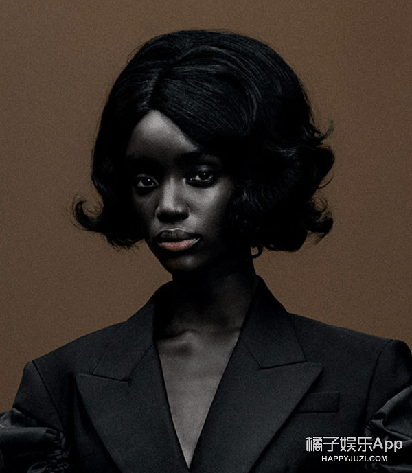Vogue封面引争议？黑人模特“黑化”，巧克力美人成商店假人？ - 45