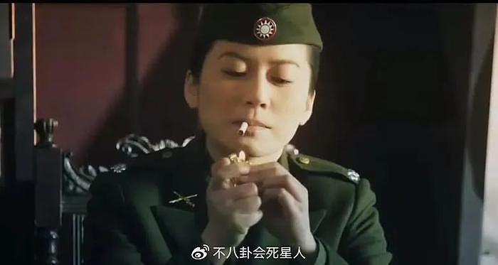 同样演“女军官”，把杨幂和王鸥俞飞鸿放在一起，差别就出来了 - 16