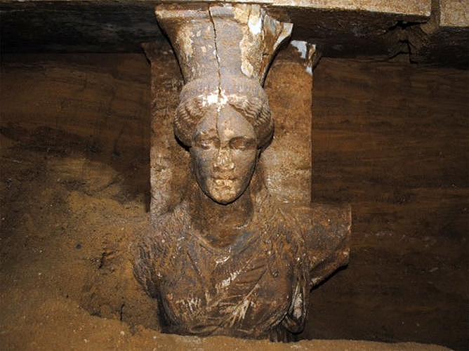希腊出土容器发现人的遗骨 恐怖的考古发现 - 1