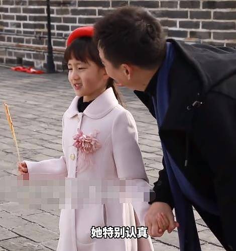 黄磊带小女儿拍摄mv，8岁多妹俏皮可爱，明星范十足 - 4