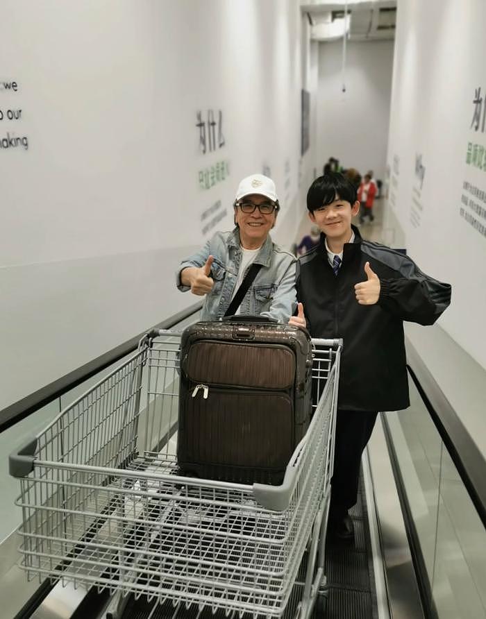 姜大卫夫妇三代同堂回内地超市置办年货 几大袋满载而归带回家 - 3