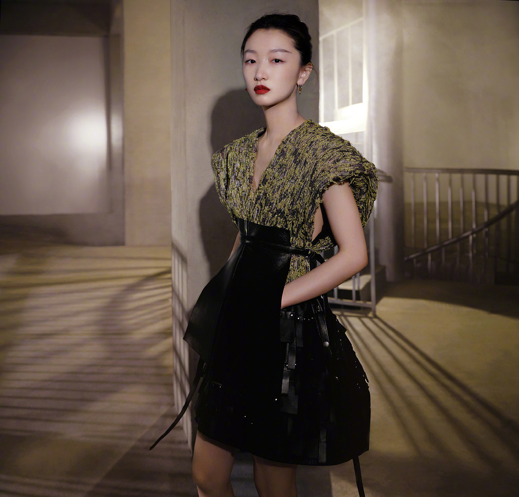 参加巴黎时装周的8位中国明星：周杰伦打扮另类，谷爱凌妆容显老 - 23