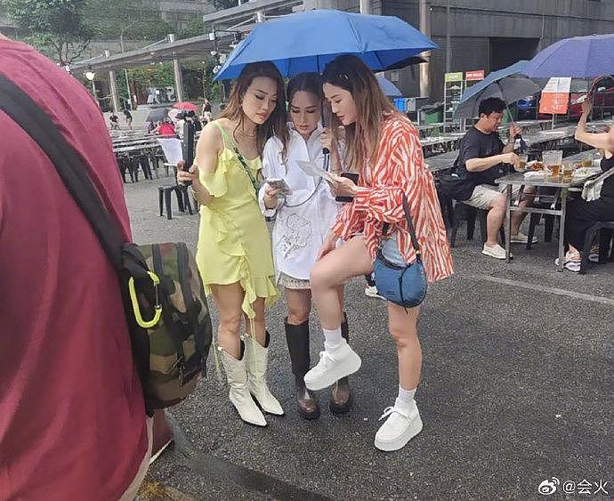 网友在新加坡偶遇了阿娇、阿sa和容祖儿在拍摄，三位姐姐状态真好呀 - 5