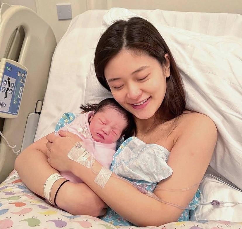 恭喜！香港著名靓模宣布平安产女，宝宝拥有大双眼皮颜值高 - 1