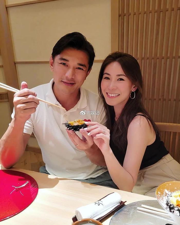 黄祥兴和太太吃烛光晚餐庆祝结婚11周年 两人时隔11年样貌没变化 - 4