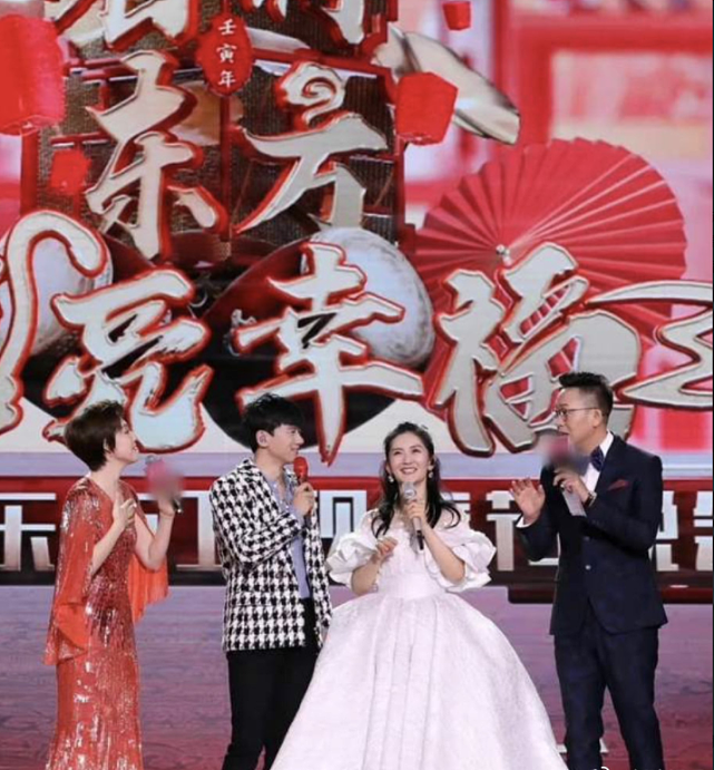 东方卫视春晚主持人阵容曝光，唐嫣也闺蜜合体，张杰谢娜同台超甜蜜 - 10