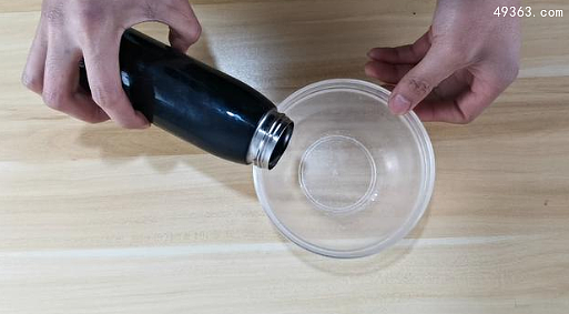 水杯中水垢怎样清除，过夜的水瓶开水能喝吗