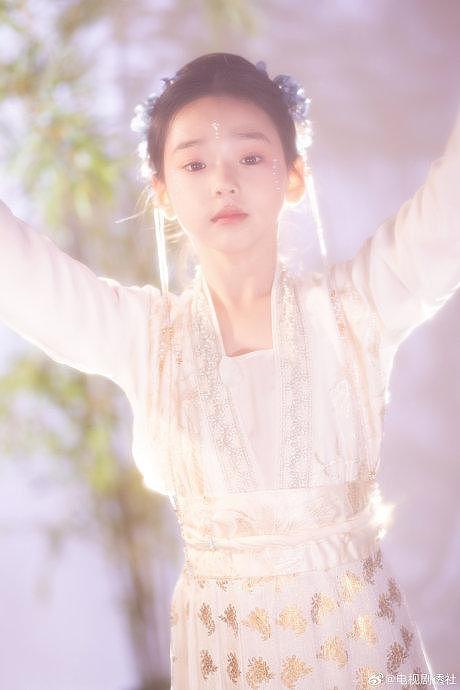 董璇女儿小酒窝翻唱《墨雨云间》插曲《凋零》… - 6