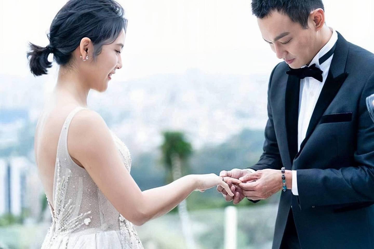 恭喜！台湾著名偶像团体男星求婚成功，小4岁未婚妻是公司CEO - 3