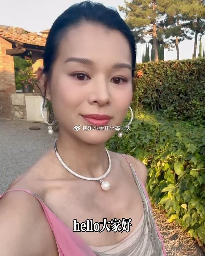 胡杏儿美了，借吴千语的结婚场地，和李乘德晒夫妻甜蜜照 - 15