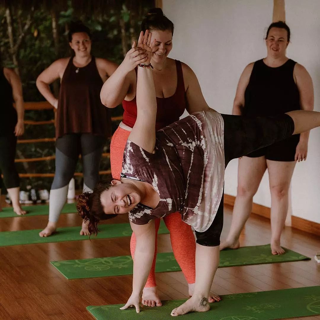 这个300斤的胖姑娘，曾为减肥患暴饮暴食和抑郁症，如今却成为火遍ins的瑜伽教练，还登上杂志封面 - 30