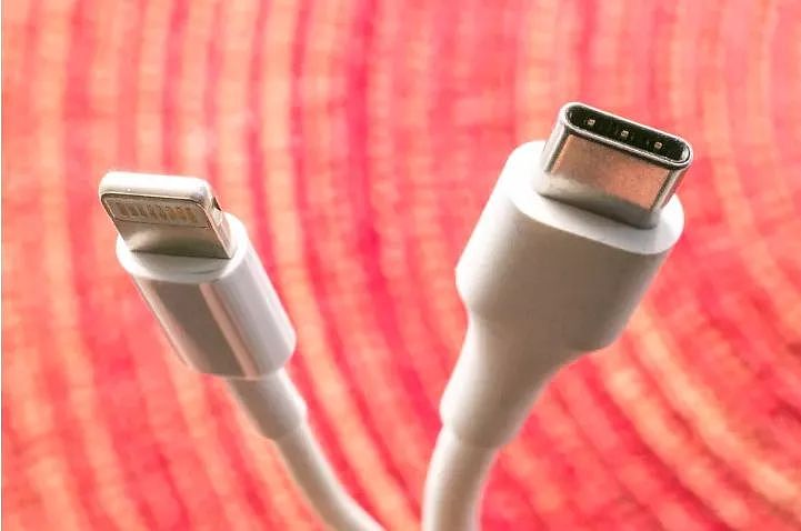 苹果 USB-C 转闪电连接线大幅降价，新 iPhone 快充可能更方便了 - 7