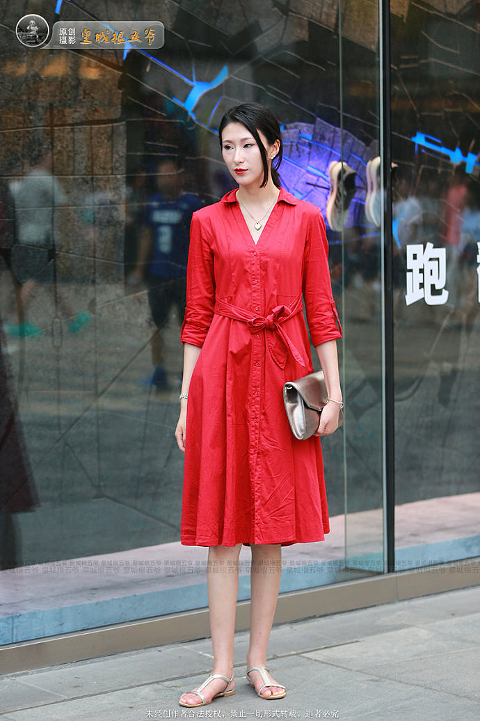 北京街拍：初秋北京最时尚的街区，潮人们美得不可言喻
