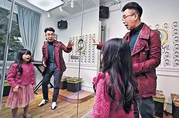 厉害了！9岁中国小女孩天籁之音征服美国达人秀评委，Youtube百万点击量！（ - 8
