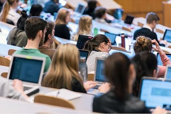 大学生数量居高不下：瑞士大学“人满为患”
