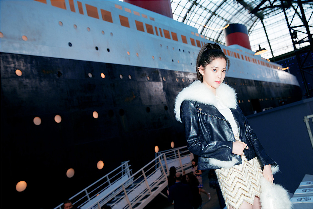 刘诗诗和陈伟霆上演了一部豪华版“泰坦尼克号”，片中穿的都是Chanel… - 11