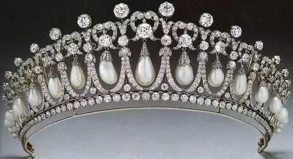 英国王室的珠宝传奇 从梅根婚礼的冠冕说起 - 10