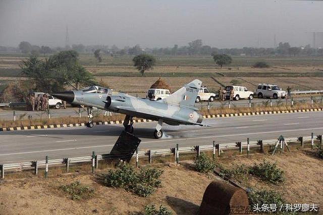 印度空军40年坠毁1000架战斗机：摔飞机摔出来的空军强国！