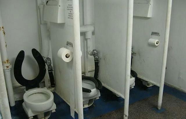 日本准航母厕所熏倒11人不稀奇，印度航母厕所还曾熏死2人
