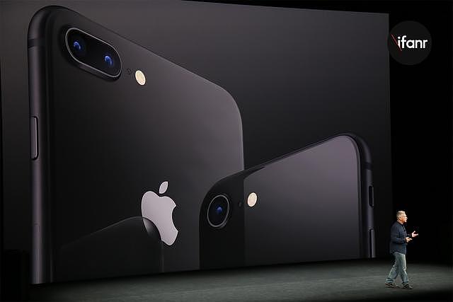 iPhone8起售价 5888 元：双面玻璃、无线充电，还有其余两大更新