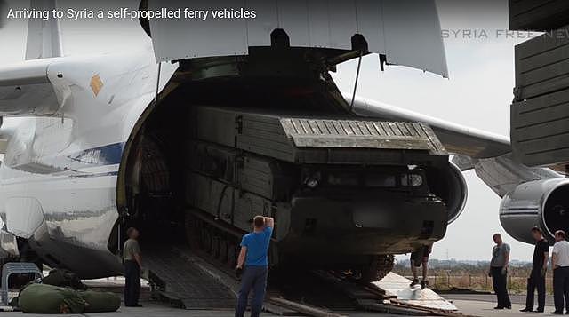 俄向叙部署舟桥工程车 帮助叙军穿越幼发拉底河进攻IS