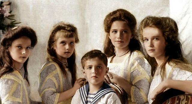 末代沙皇全家珍贵遗照：全部被枪决，五个漂亮孩子最大年仅22岁