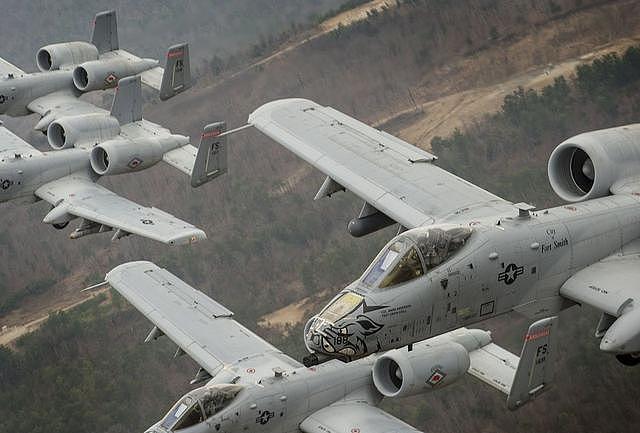 美军经费不足无钱为A10机队换机翼 明年或有近70架停飞封存