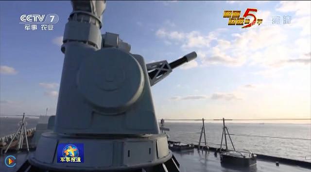 官曝新锐052D舰主炮开火垂发开盖画面 成军超快只有4个月