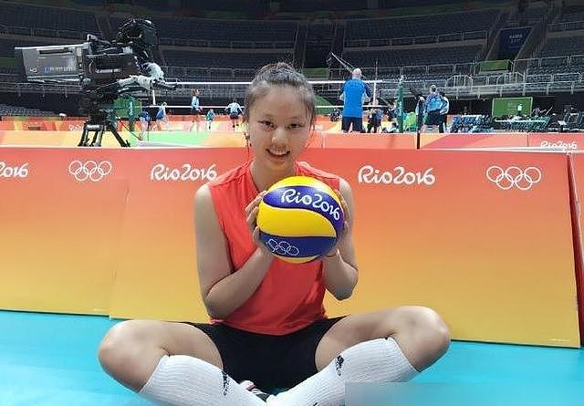 中国女排最年轻奥运冠军，里约赛场曾哭鼻子：郎平拥抱给她力量