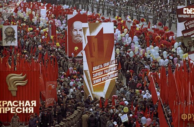 流淌着自豪情怀，苏联时代是怎么庆祝十月革命纪念日的？