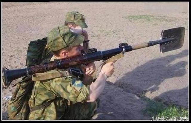 AK步枪和伏特加：彪悍的战斗民族，到底是如何炼成的？