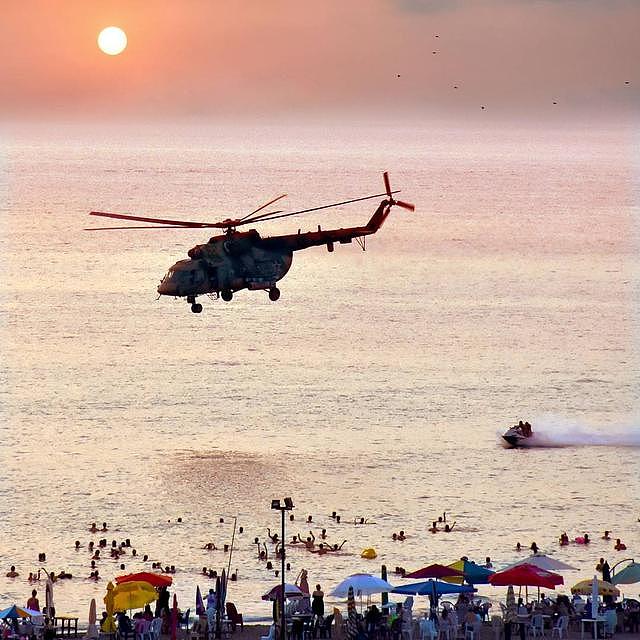 普京走出一步好棋，俄罗斯直升机频繁出现到叙利亚一港口