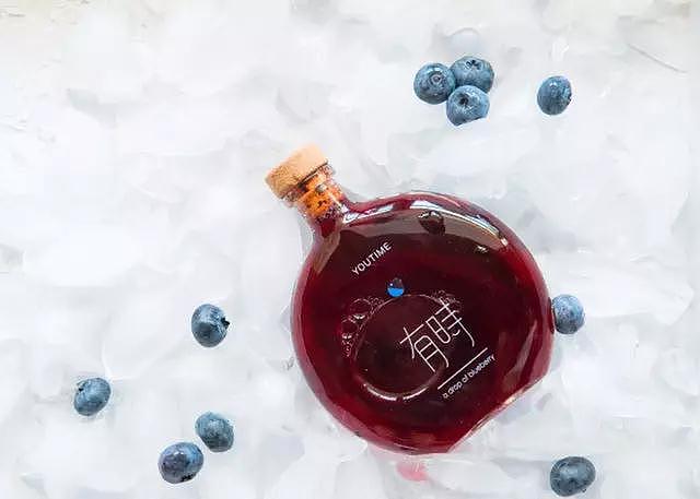 有时YouTime：首款小瓶装女性果酒品牌，300颗蓝莓酿一瓶酒