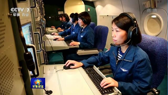 开始独立值班，中国海军高新机的空中女战勤人员首次曝光
