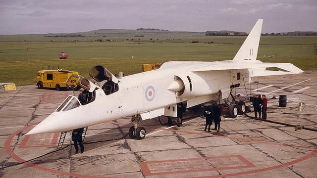 英国航空工业最后的骄傲，TSR.2超音速轰炸机有哪些过人之处