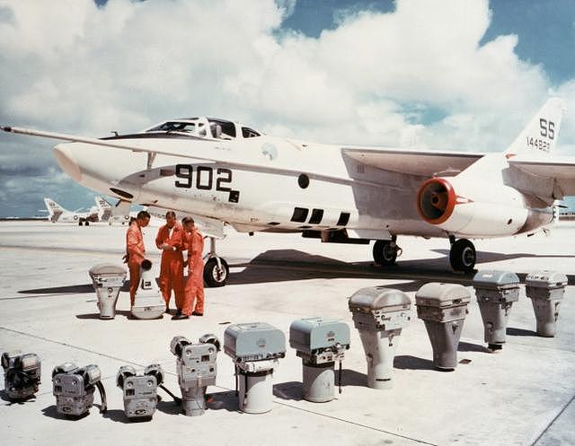 歼-6曾是国土防空中流砥柱，4架老六轮爆美国海军大型电子侦察机