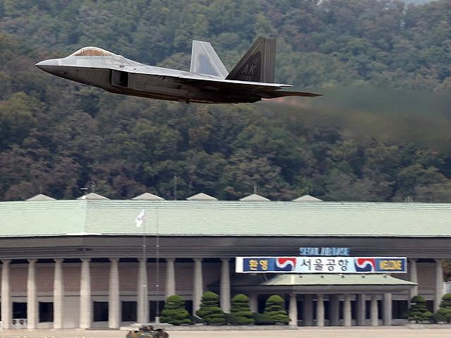 F-22战机在韩开弹仓试飞 美韩军演同时在外海进行