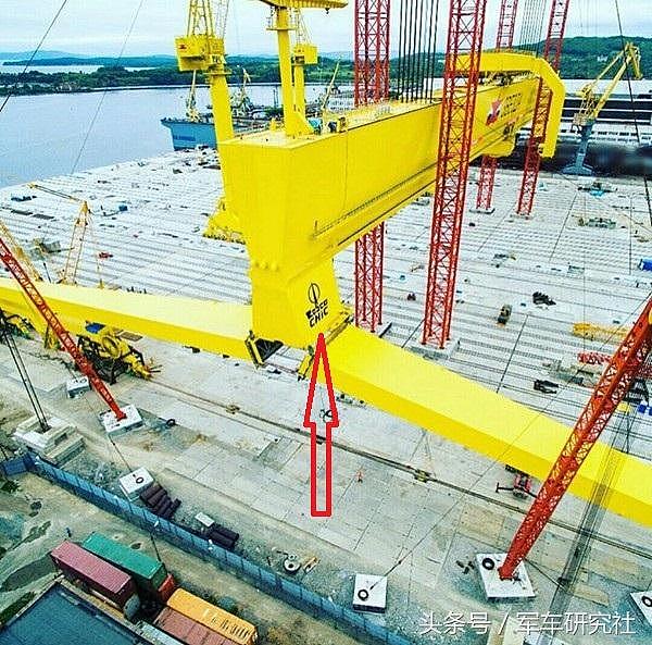 助俄恢复航母建造能力：俄首座现代化船厂安装中国造巨型龙门吊