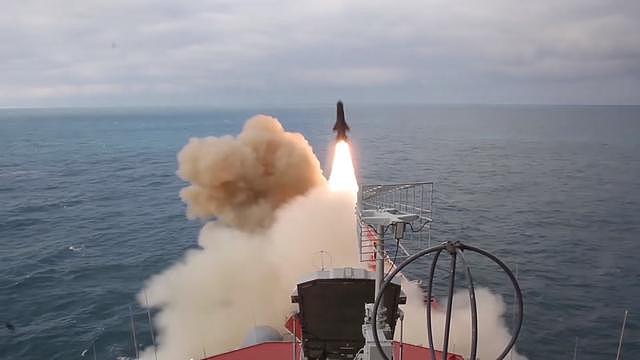 俄海军核动力巡洋舰罕见垂发反舰导弹 可载五万吨当量核弹头