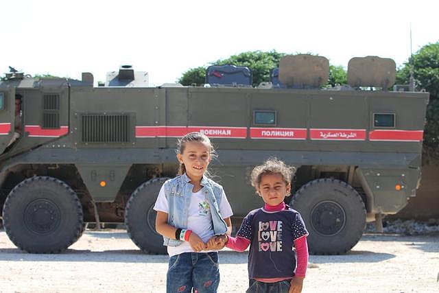 备受儿童的尊敬，俄罗斯军人在叙利亚各地展开送温暖活动