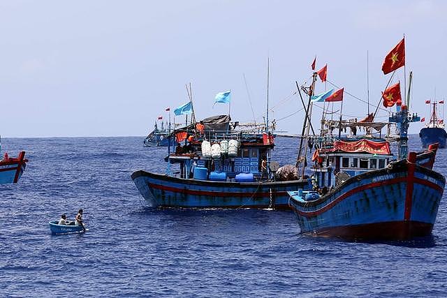 越南渔船与菲律宾海军发生争执 2名越南渔民死亡