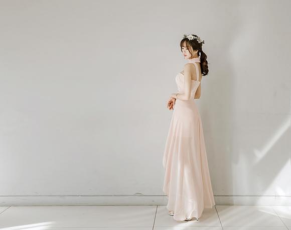 姜恩雨，柔梦玻璃明丽绞花古典礼裙，优雅的天使