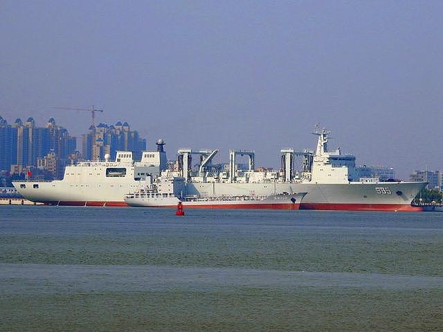 呼伦湖号补给舰服役有何意义？中国航母编队将走向全球